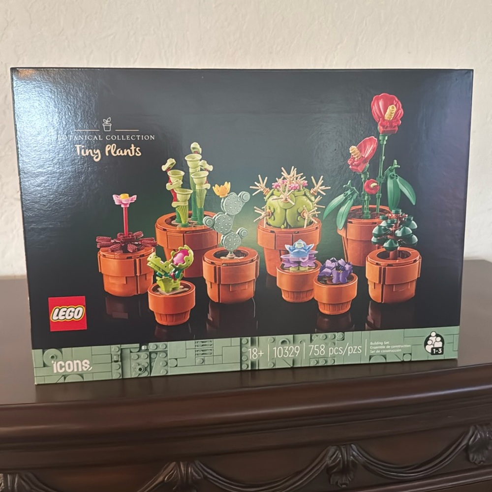LEGO Icons Tiny Plants Building Set, Cactus Décor Gift Idea for Flower-Lovers